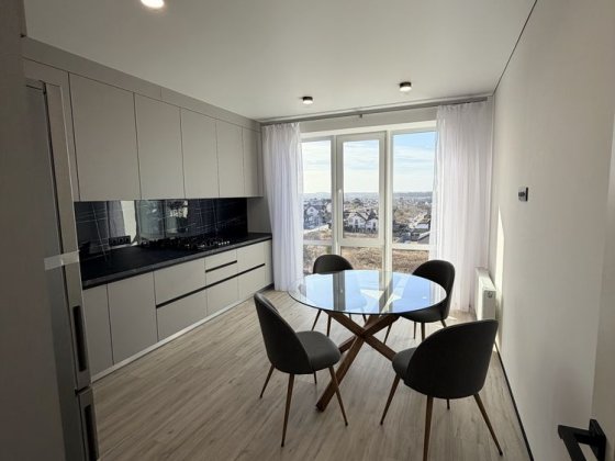 Продаж 1 кімнатної квартири .Ремонт.Меблі.Техніка.Вигляд  на озеро. Ровно