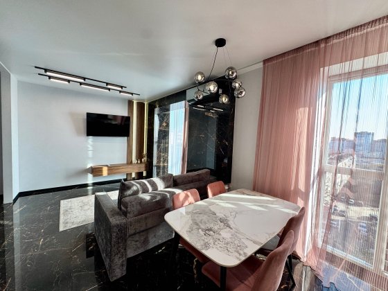 Продаж укомплектованої квартири з якісним ремонтом у класній локації Ровно