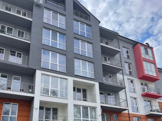 Продаю здану новобудову Чернівці