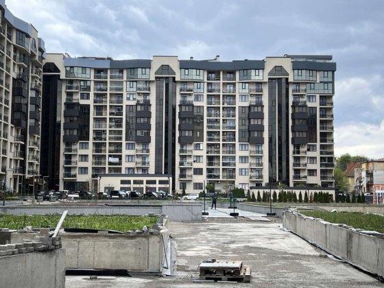 Продається простора 3 кімнатна новобудова Чернівці Черновцы