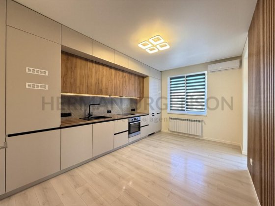 Продаж 2к квартири 80 м.кв. / ЖК Вишневий сад, р-н Компотний Ужгород