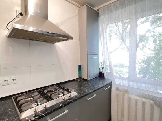 Простора 3-кімнатна квартира з кухнею вітальнею Ровно