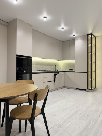 1-Кімнатна «На Щасливому» Є все! Укомплектована! Вигляд на Озеро! - фото 1