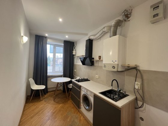 Продам 2к квартиру(автономне газове опалення).Цегляний будинок Ровно