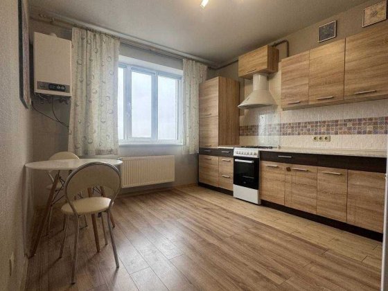 Продам 2 кім. квартиру з ремонтом в ЖК "На Щасливому" Ровно