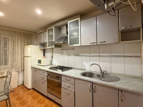 3-кімнатна з ремонтом, меблі і техніка на Металургів Сумы