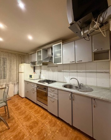 3-кімнатна з ремонтом, меблі і техніка на Металургів - фото 1