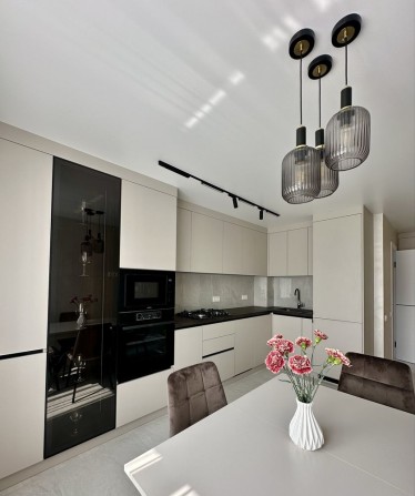 Продаж квартири вул. Білогірська - фото 1