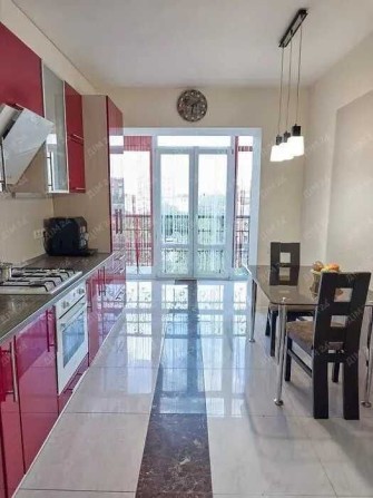 Трикімнатна квартира в центрі, біля Листопаду - фото 1