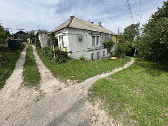 3х кімнатна квартира в двоповерховому будинку Полтава