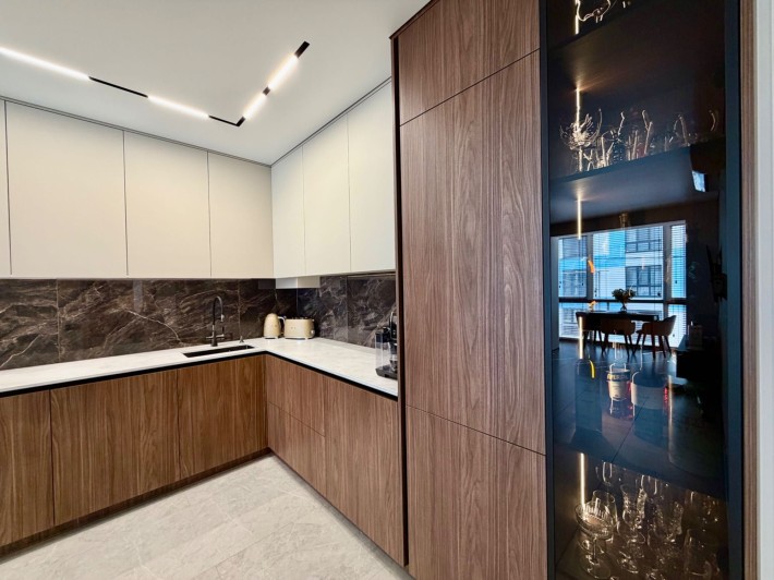 Продаж 2к укомплектованої квартири з якісним ремонтом у спальному районі міста - фото 1