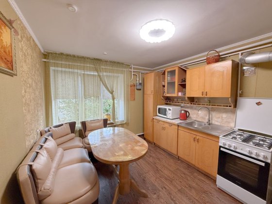 Продам 3-к квартиру із гаражем Ровно