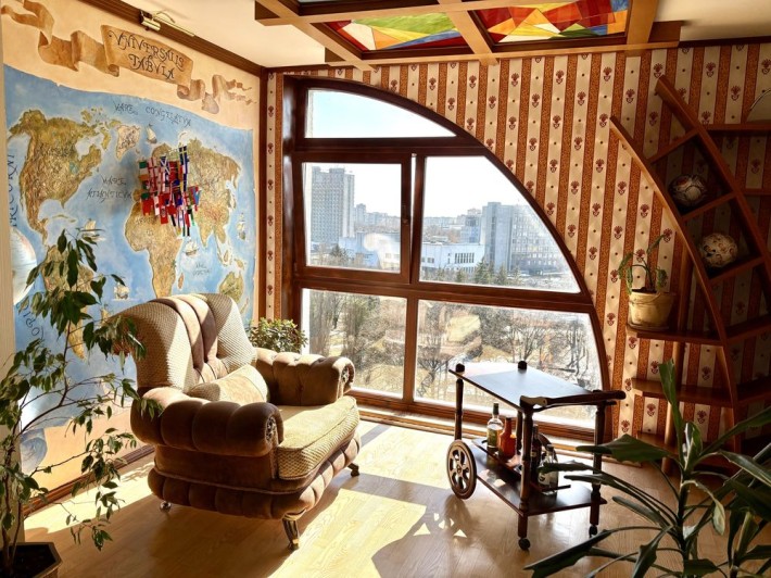 Продам 2-во поверхову квартиру в центрі міста - фото 1