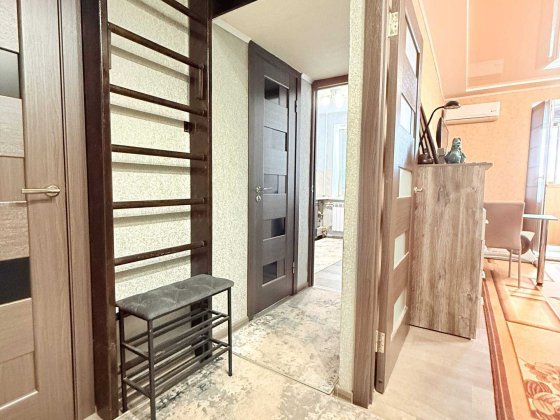 Нова! Простора квартира пр. Лушпи з меблями та технікою| єВідновлення