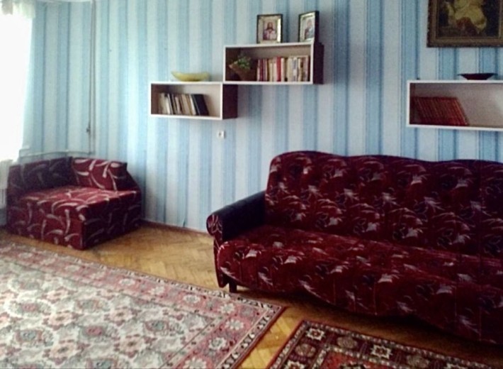 Продається 2-кімнатна квартира на проспекті Перемоги, у самому серці міста — там, де життя триває по - фото 1