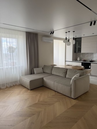 Продам дизайнерскую 3х комнатную квартиру - фото 1