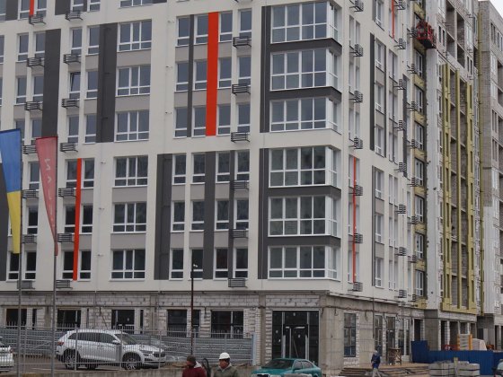Простора двокімнатна квартира у зданій секції вибір поверхів ЄОселя Чернигов