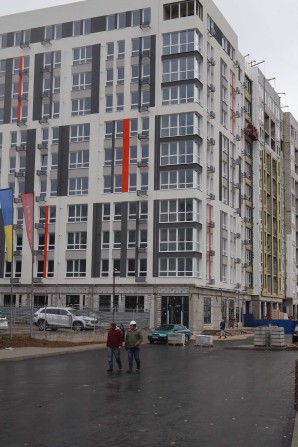 Простора двокімнатна квартира у зданій секції вибір поверхів ЄОселя - фото 1