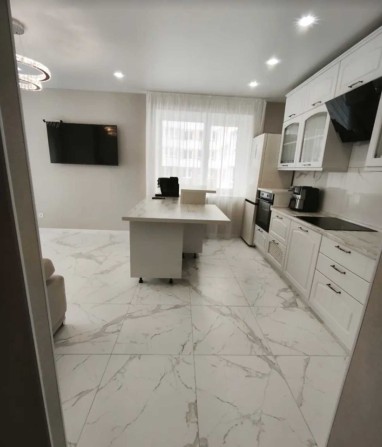 Продаж 2-кімнатної квартири в гарному районі, 68 кв.м площа, відмінний стан житла, новий дорогий суч - фото 1