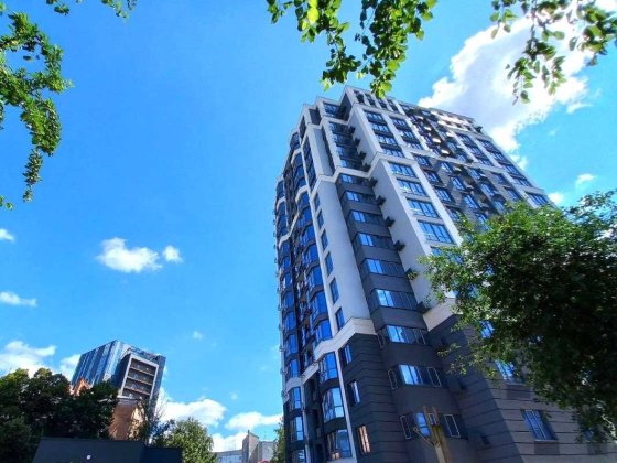 Продам 2 кімнатну квартиру , будинок зданий - центр міста 3 поверх Чернігів