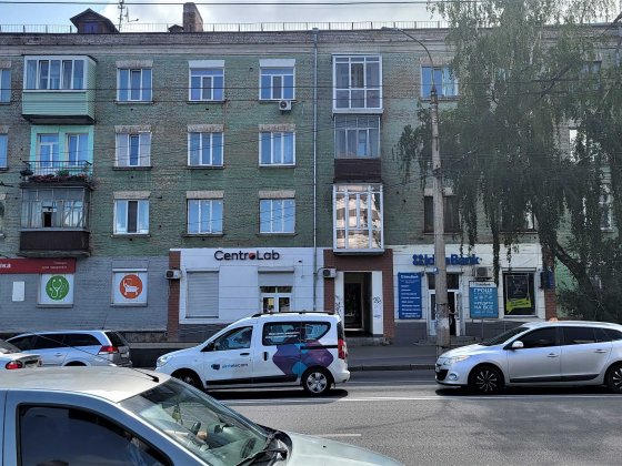 4 комнатная сталинка в центре , 2 этаж, не угловая mn Чернігів