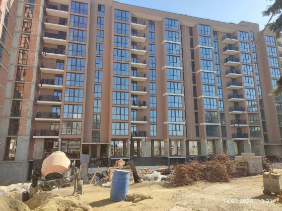 Продається 3 кімнатна " новобудова",  вул. Руська. Черновцы