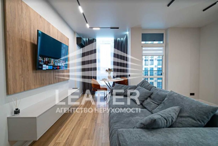 Продам 1кв.Жк"Лісопарковий"-ДИЗАЙНЕРСЬКА-Студія+Балкон-Гардеробка! - фото 1