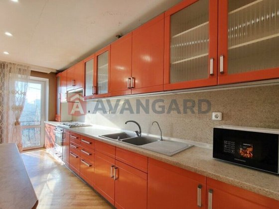 Простора великогабаритна квартира в центрі міста Винница