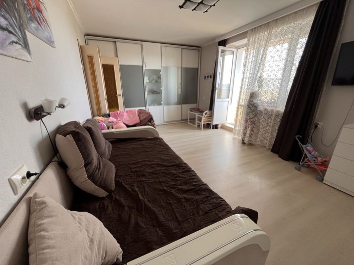 Продаж квартири в гарному районі з видом на гори - фото 1