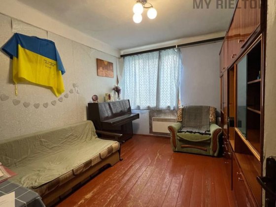 Прлодаж трикімнатної квартири пл.Петефі Ужгород