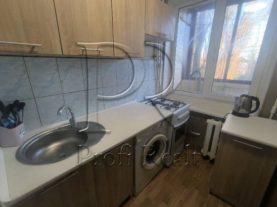 Продаж 1 кімн. квартири за адресою Зодчих 56 А