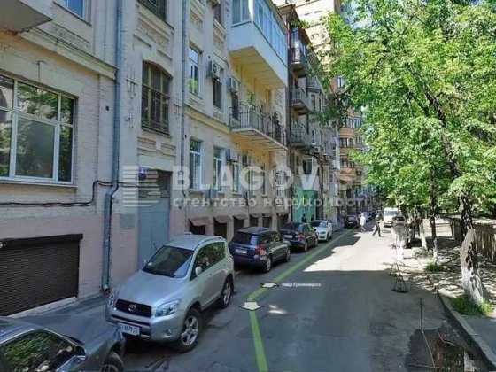 Продам 5- кімнатну квартиру на Кропивницького Киев