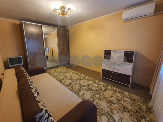 Продаж 1 кім кв Ревуцького метро Харківська