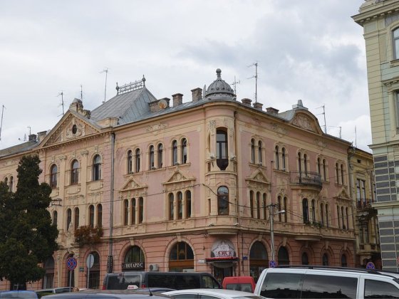 Продається затишна квартира в центрі міста , 3 спальні Чернівці