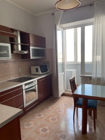продаж 4 кімнатної квартири з ремонтом біля метро Осокорки - фото 1