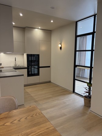 Сучасна 3-а квартира в центрі міста. Новобуд. - фото 1