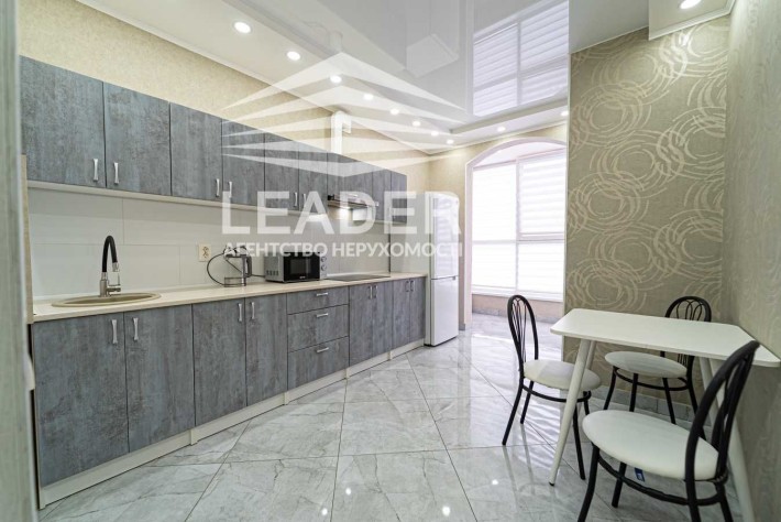 Продам 1к кв.Поділля-Евро ремонт!Панорамні вікна-Гардероб!Кондиціонер - фото 1