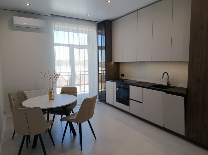 2 кімнатна новобудова біля Велмарта з якісним ремонтом - фото 1