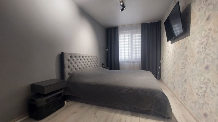 Продаж 3-кімнатної квартири в центрі міста  з чудовим ремонтом - фото 1