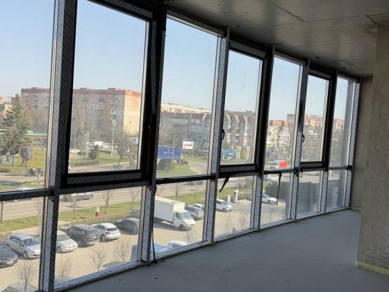 Продаж просторої квартири жк Крістал Ужгород