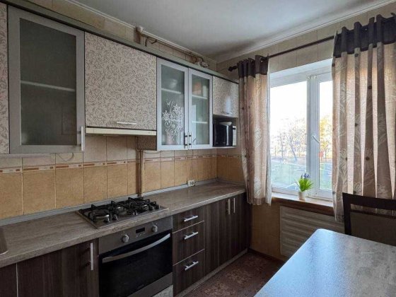 Продаж 3кімнатної квартири вул Всіхсвятська Сертифікат Чернигов