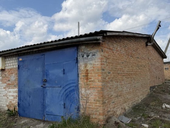 Гараж Єліенг з Погрібом і Ямой Сухий, з Боржуйкой