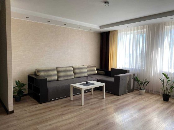 Продається затишна 3-кімнатна квартира з сучасним ремонтом, меблями та технікою — район Митниця, вла Черкаси