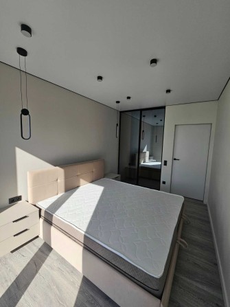 Простора двокімнатна квартира з неймовірним краєвидом - фото 1