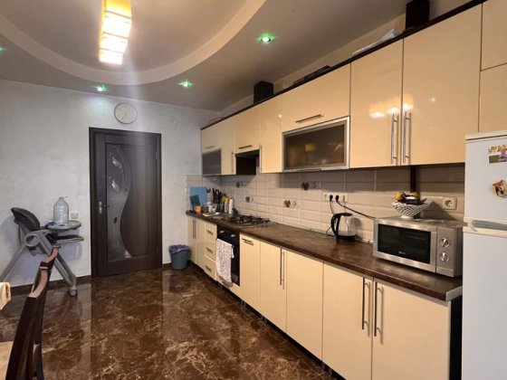 Продаж 2кім квартири , поряд з парком Ужгород