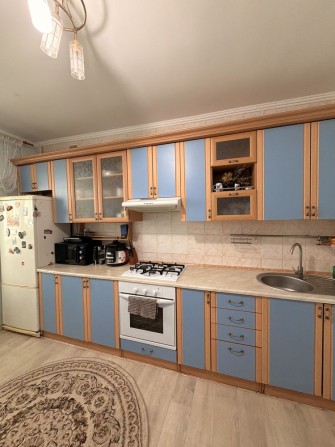 В продажу дуже гарна 3 кімнатна квартира  ЮТ - фото 1