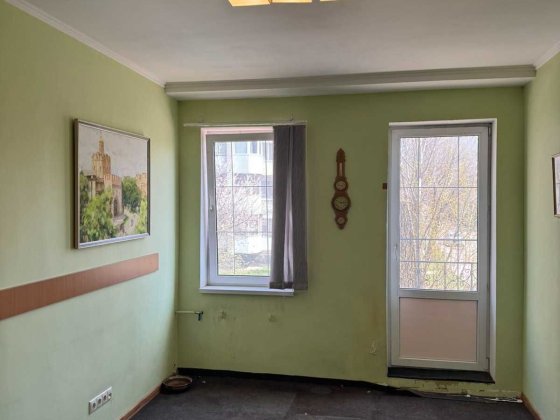 Продам 2 кім квартиру 80кв.м Поверх 2 Клавдіївська 40-Б