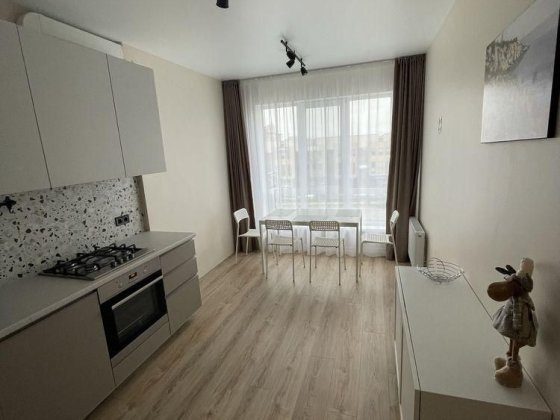 ЖК Кришталеві Джерела 2к квартира  з ремонтом