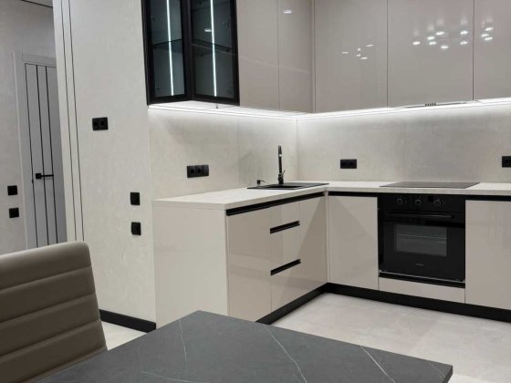 Сучасна квартира з новим ремонтом у новобудові — готова до життя! Черкассы