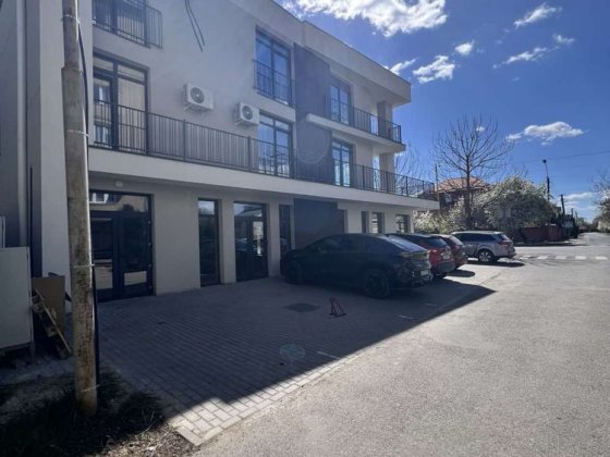 Продам півторакімнатну квартиру по в. Мотрі Братійчкк(колишня Челюскінцев) Ужгород